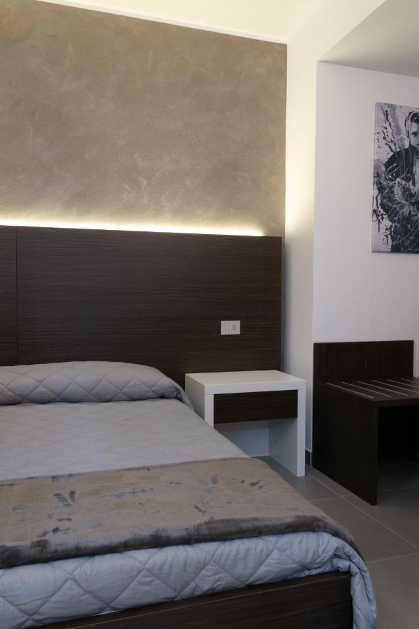 Brigante Suites Misano Adriatico Exterior foto