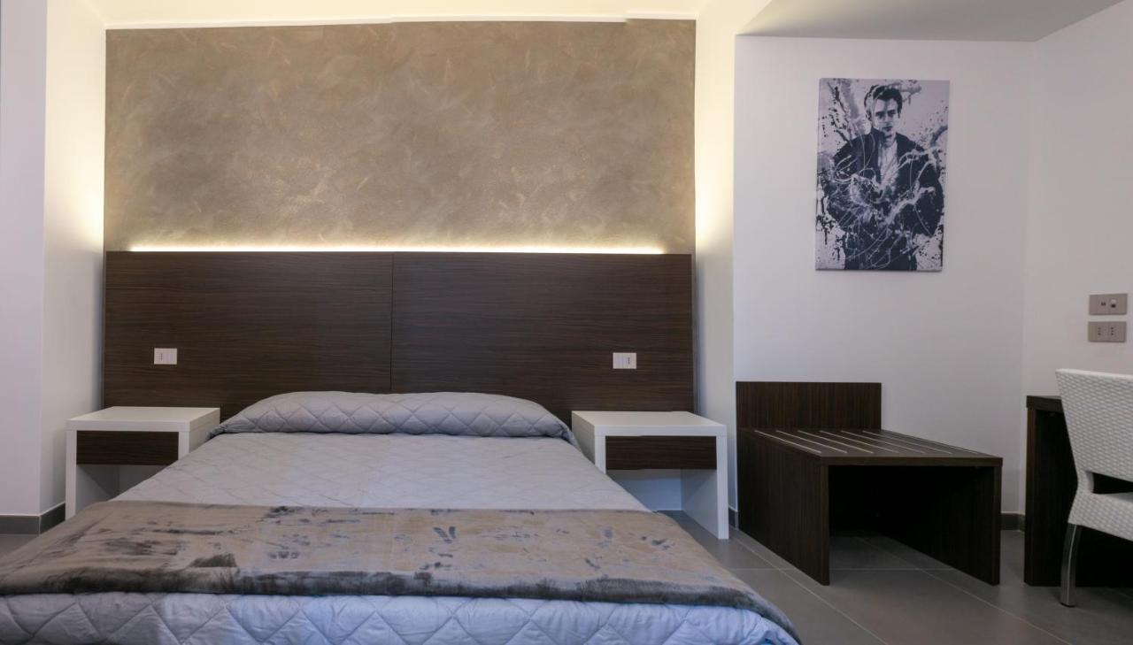 Brigante Suites Misano Adriatico Exterior foto